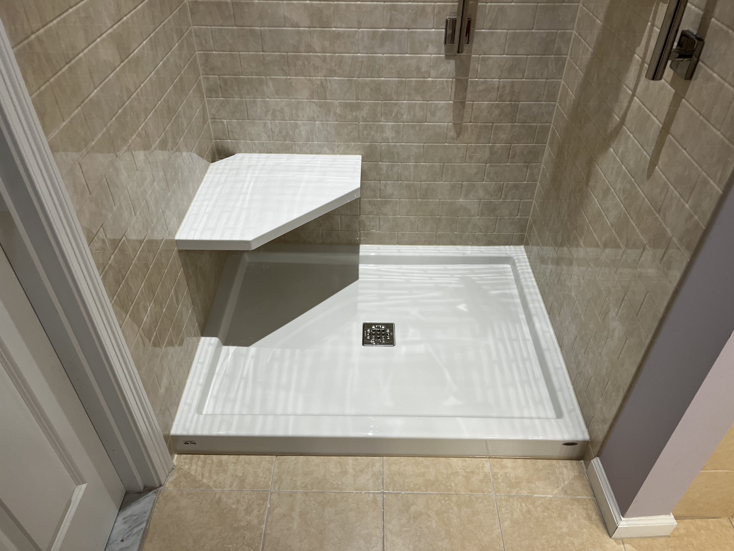 understanding-acrylic-and-fiberglass-showers-south-shore-dream-bath